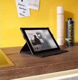 Tablet auf einer Küche