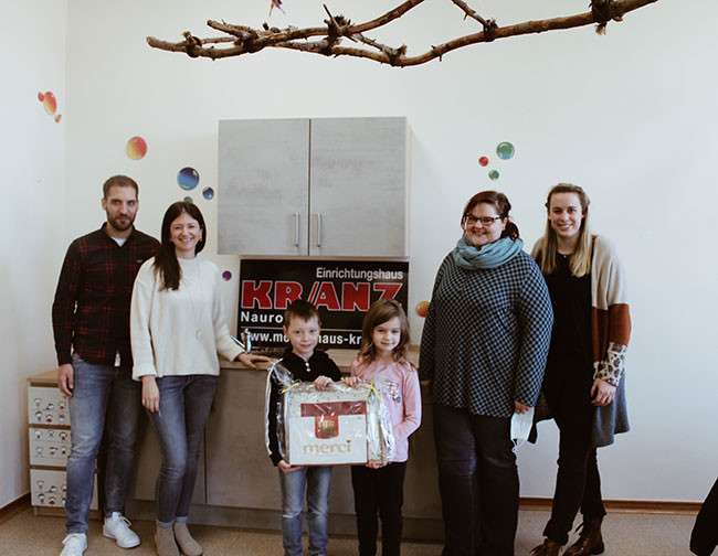 Mitarbeiter des Möbelhaus Kranz zu Besuch in der KiTa