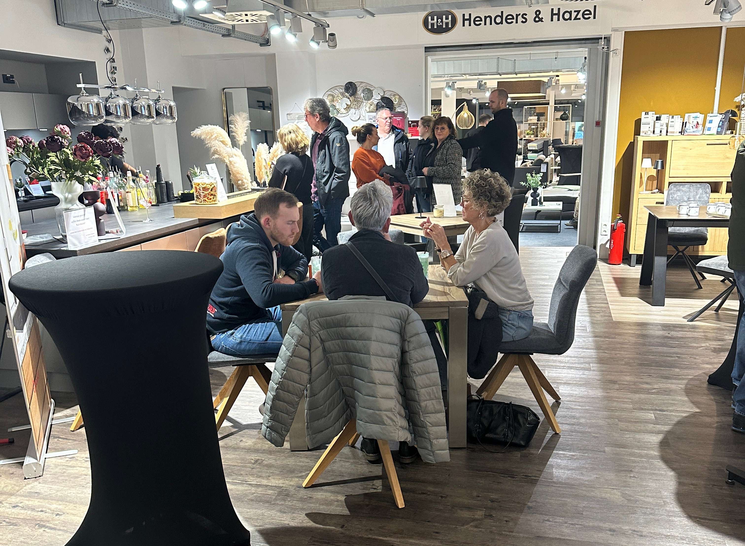 Cocktailbar im Möbelhaus