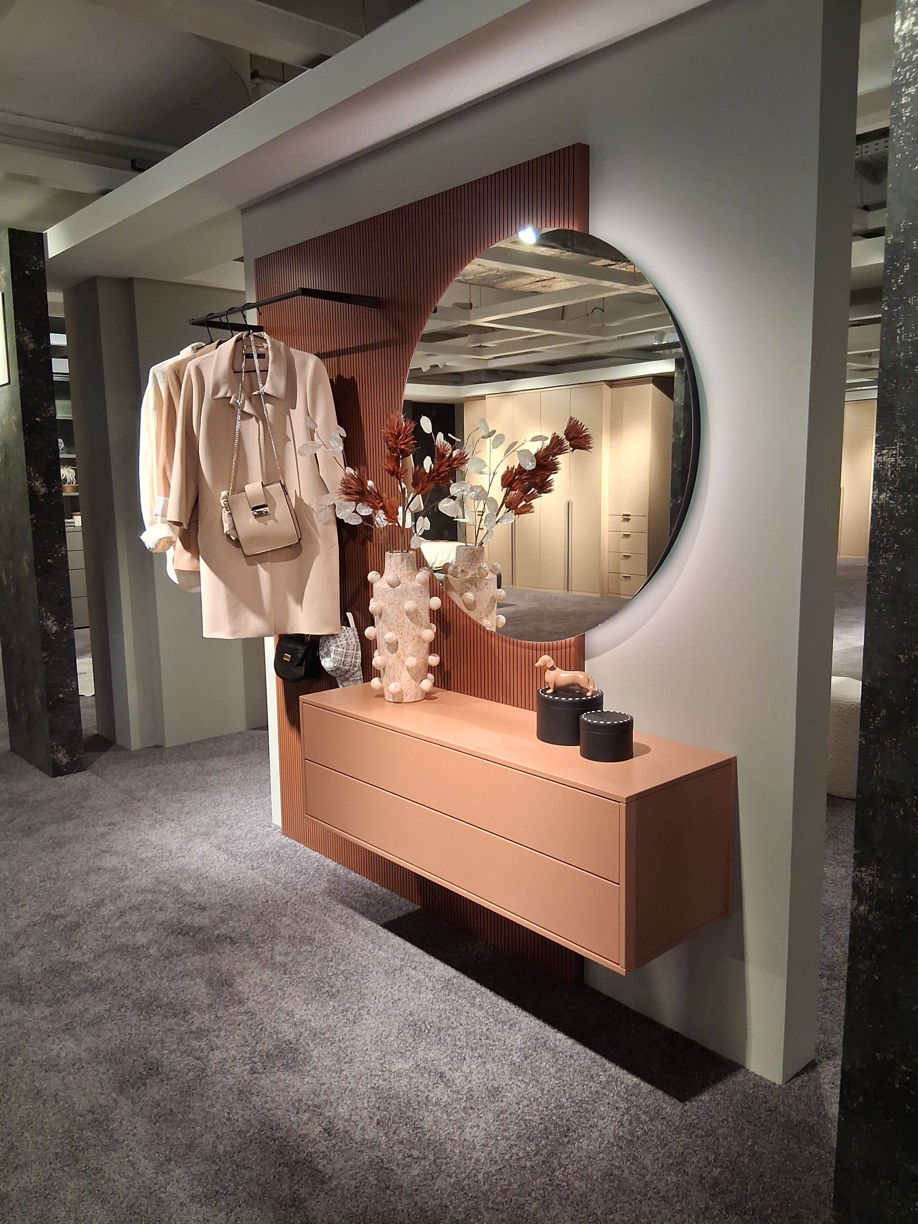 Alliance_Messe_2025_Garderobe_rose