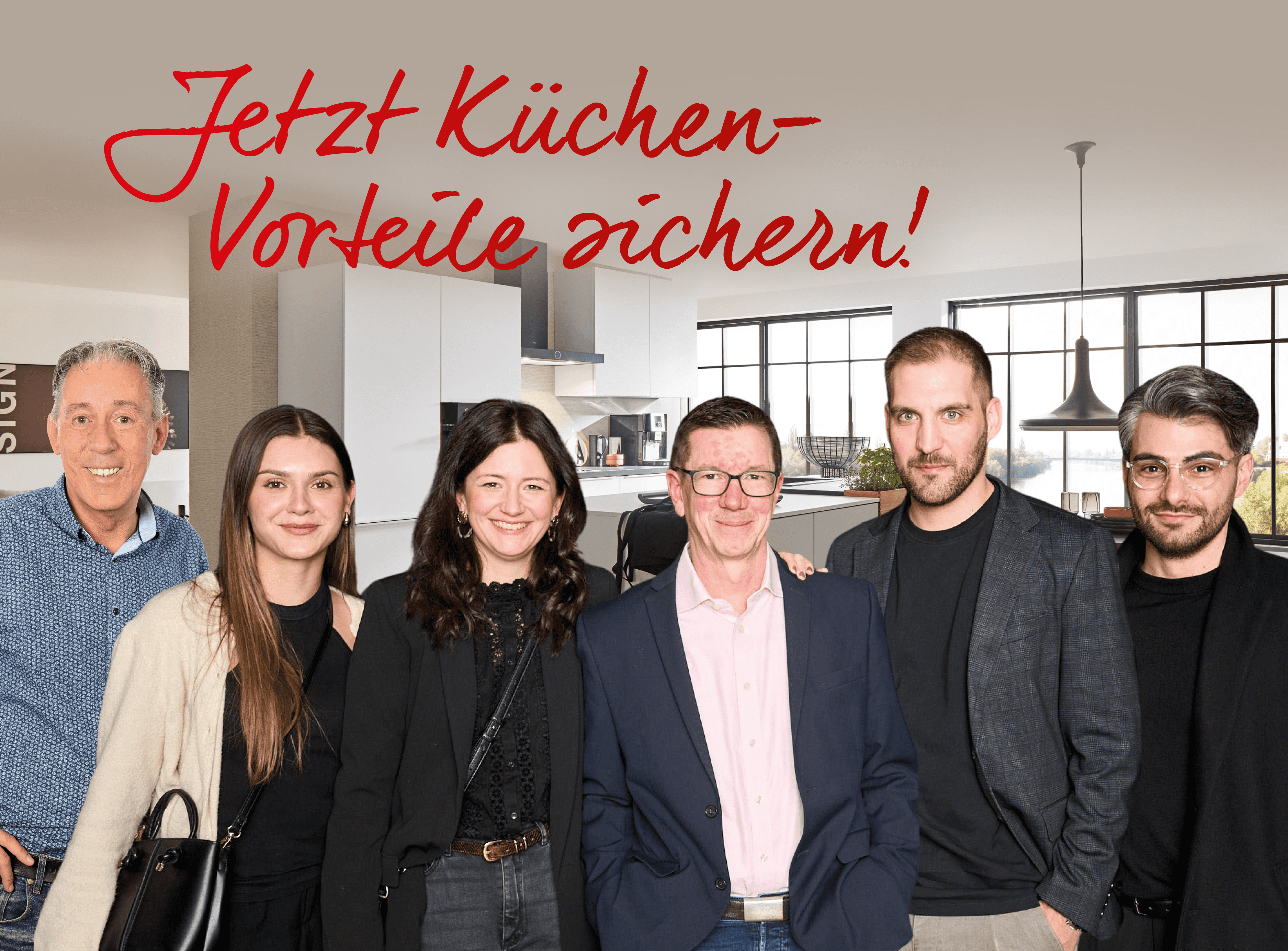 Teamfoto in Küchenstudio mit Schriftzug „Jetzt Küchen-Vorteile sichern!“.