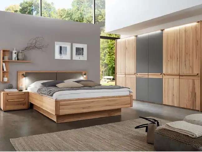 Schlafzimmer furniert