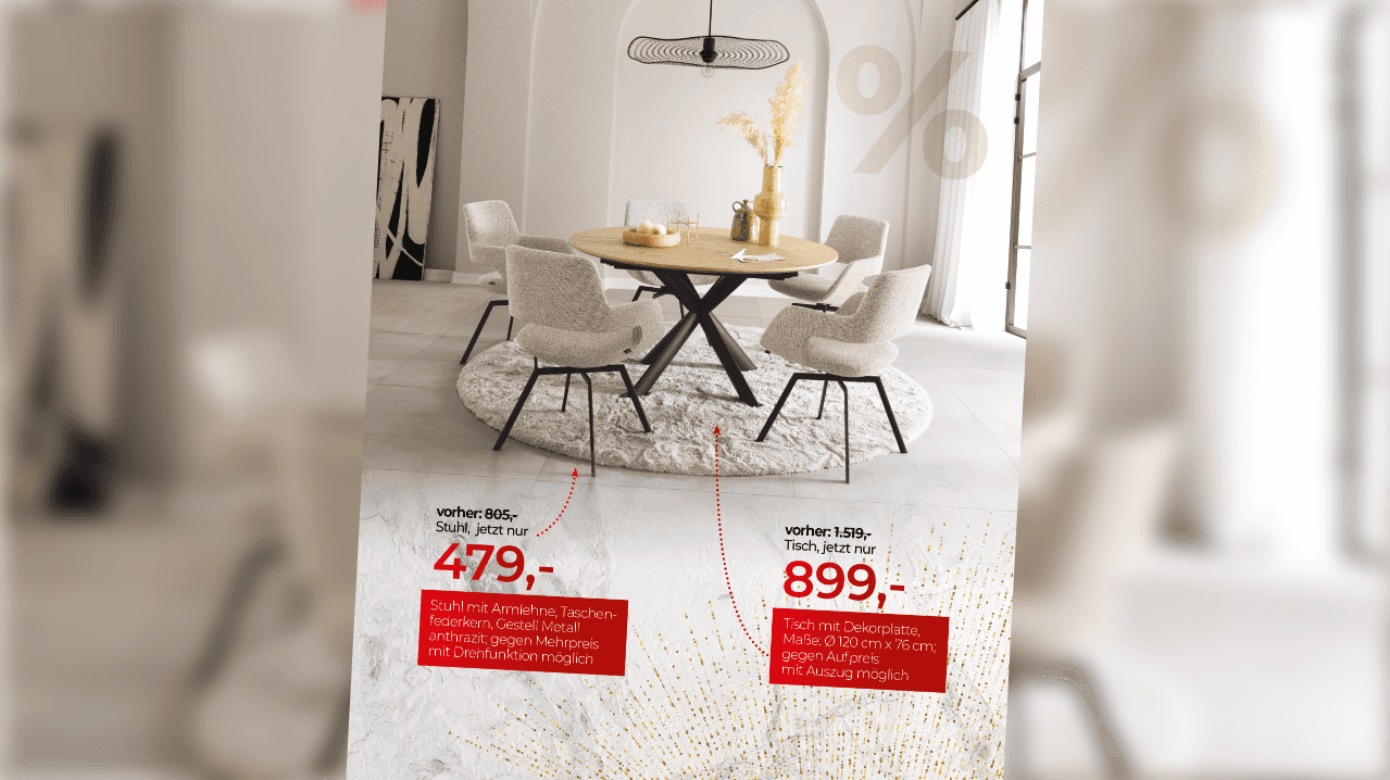 Werbegrafik mit rundem Esstisch aus Holz und vier gepolsterten Stühlen in modernem Essbereich samt Angebotspreisen.
